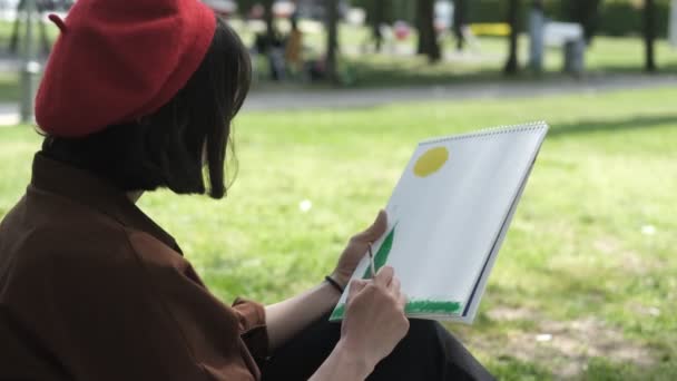 Imagem Pintura Desenhada Sobre Tela Parque Verde Mulher Chapéu Vermelho — Vídeo de Stock