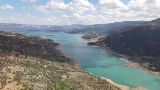 Drone View Dam Middle Land Surrounded High Mountains View Artificial — Vídeo de stock