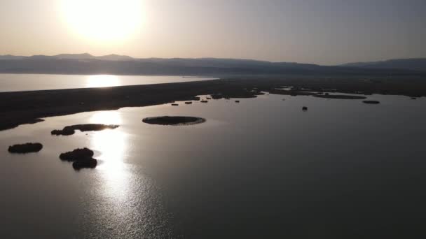 Drohnenaufnahme Der Untergehenden Sonne Über Dem Delta Uferblick Umgeben Von — Stockvideo