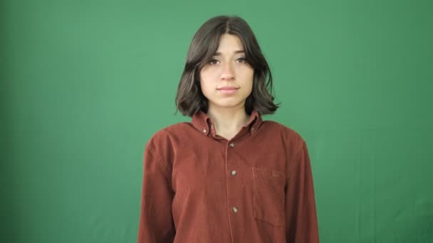 Obrázek Mladé Ženy Jak Dělá Kontrolní Značku Rukou Obličejový Výraz — Stock video
