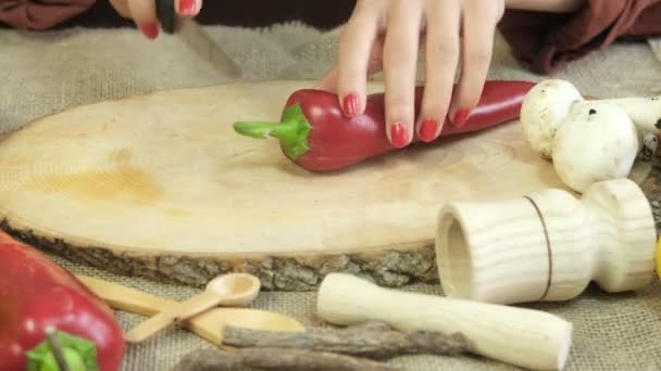 Image Womans Hand Chopping Vegetables Wooden Cutting Board Vegetable Meal – Stock-video