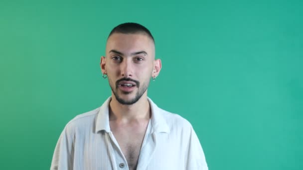 Erkek Jest Yapıyor Şaşırmış Bir Ifadeyle Erkek Model Yüz Ifadeleri — Stok video