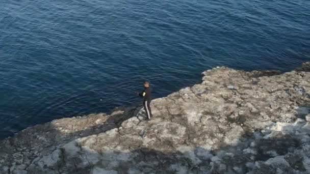 Young Fisherman Seashore Boy Cliffs Sea Young Man Fishing Cliff — Vídeo de Stock