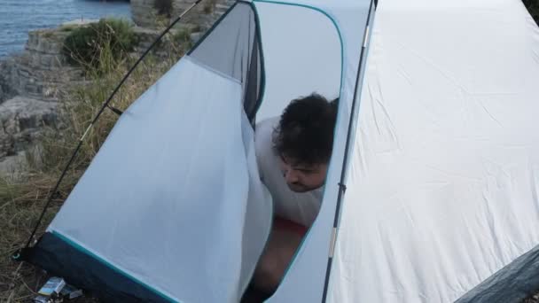 Man Get Out Tent Image Man Opening His Mouth Getting — Stockvideo