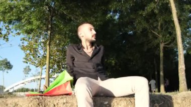 Rest after shopping, resting by sitting under the trees after shopping, turning to the sun and resting time after shopping
