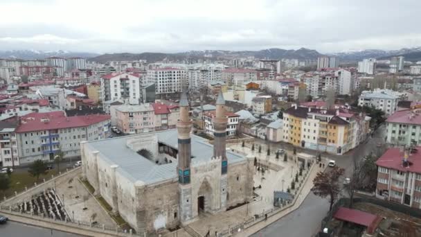 View Historical Sky Madrasah Settlement City Double Minaret Seljuk Structure — Vídeo de stock
