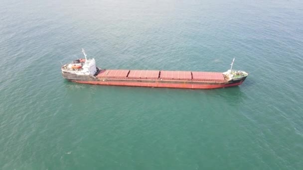 Drone View Cargo Ship Carrying Cargo Middle Sea Red Cargo — Wideo stockowe