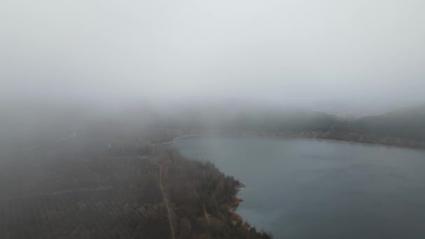 Drone View Foggy Weather Cloud Cold Thick Fog Mist Pond — Vídeos de Stock