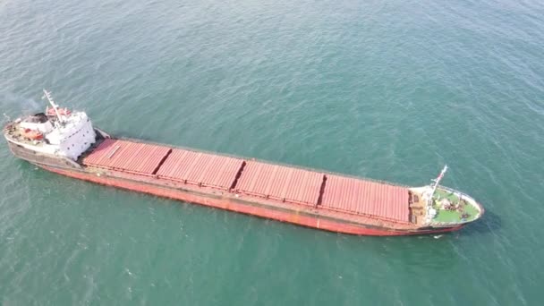 Drone View Cargo Ship Carrying Cargo Middle Sea Red Cargo — Wideo stockowe