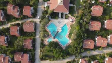 Lüks tatil villaları, sahil tatil beldeleri, kıyıya yakın turistik şehir yerleşimleri, hindi içinde lüks yaz tatilleri yerleri.