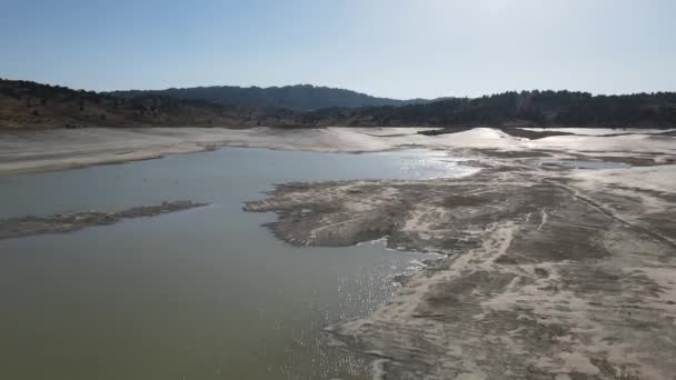 Aerial Accumulated Natural Water Kunstmatige Irrigatieplas Waterberging Reservoir Voor Landbouwirrigatie — Stockvideo