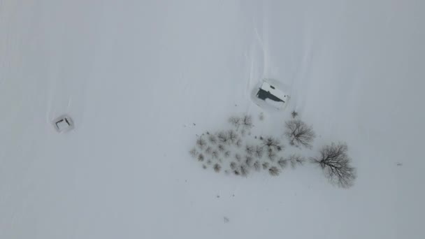 Drone Uitzicht Nederzetting Wordt Afgesloten Door Een Sneeuwstorm Sneeuwen Van — Stockvideo