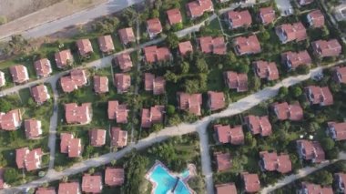 Havadan tatil yerleri, sahil tatil beldeleri, kıyıya yakın turistik şehir yerleşimleri, hindi içinde lüks yaz tatilleri yerleri.