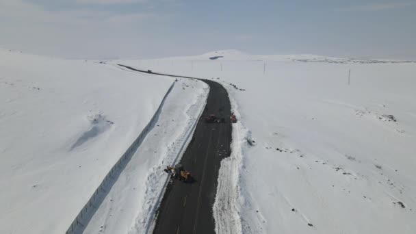 Images Aériennes Chasse Neige Qui Travaillent Camionnettes Qui Travaillent Pour — Video