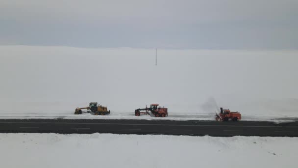 Antenn Syn Byggutrustning För Vintern Drönare Skott Byggmaskiner Rensar Snö — Stockvideo