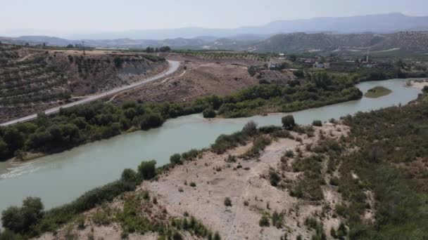 Воздушная Река Гоксу Турции Вода Стекает Русло Ручья Культурные Зоны — стоковое видео