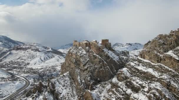 这座石山山羊城堡建在古穆沙内的悬崖顶上 古穆沙内是中世纪著名的城堡 高耸入云 是土耳其山脉之间的监视城堡 — 图库视频影像