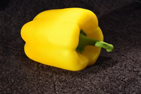 Yellow peper on towel — Stock Photo, Image