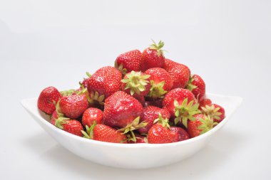 çilek plaka üzerinde