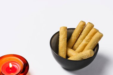 Tuzlu ekmek çubukları, kemirmek ve açlığı önlemek için..