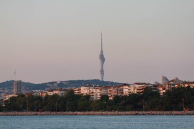 Marmara Denizi 'nden İstanbul ve Camlica Tepesi manzarası
