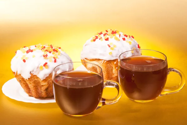 Cups of tea and muffins — Stock Photo, Image