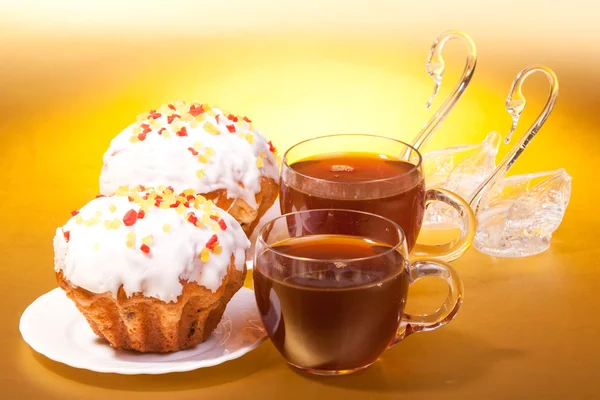 Cups of tea and muffins — Stock Photo, Image