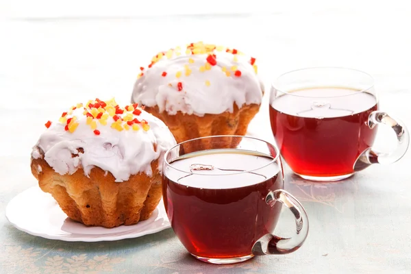 Tassen Tee und Muffins — Stockfoto