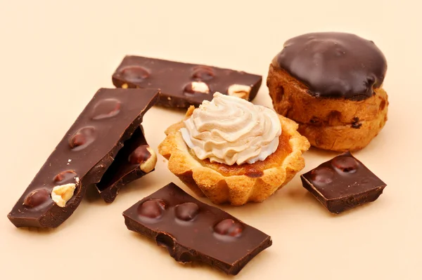 Cakes and chocolate — Stock Photo, Image