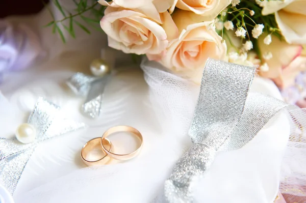 Wedding rings. — Stock Photo, Image