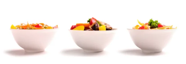 Insalate vegetali diverse su piatti . — Foto Stock