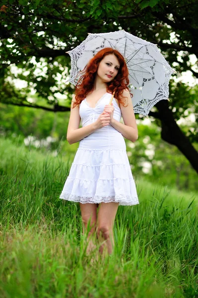 Girl portrait, walking with umbrella. — Stock Photo, Image