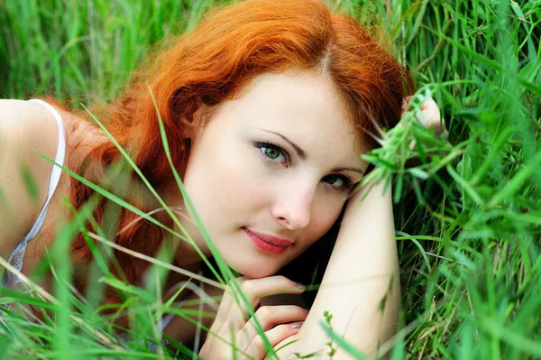 Girl portrait, lying in grass field. — Stock Photo, Image