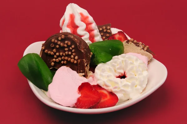Мороженое в миске — стоковое фото