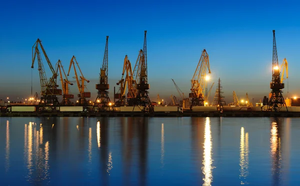 Zeehaven in de nacht — Stockfoto