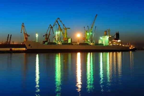 Zeehaven in de nacht — Stockfoto