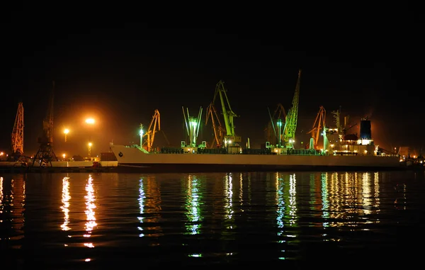 Port de mer la nuit — Photo