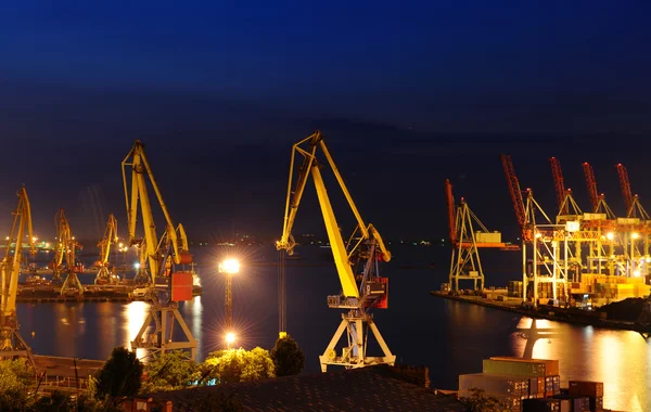 Puerto marítimo por la noche —  Fotos de Stock