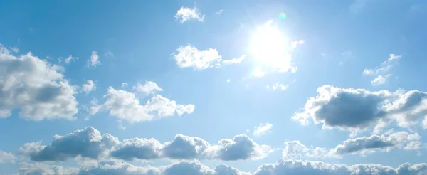 雲と太陽と空 — ストック写真