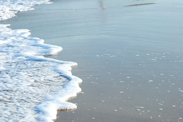 Серфінгу на березі моря — стокове фото