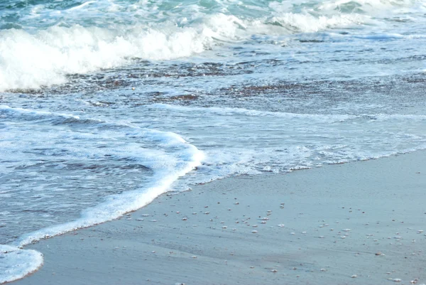 Ondas marítimas na costa — Fotografia de Stock