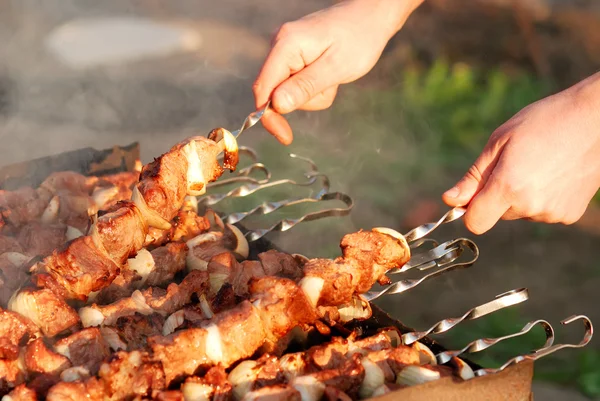 Barbekü hazırlanıyor