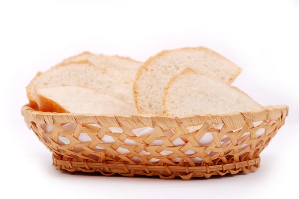 바구니에 빵 조각 — 스톡 사진