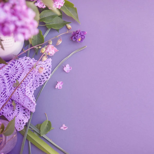 Jarní Pozadí Mockup Prázdným Prostorem Fialové Pozadí Fialovými Květy — Stock fotografie