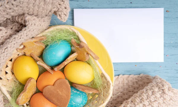 Fondo Pascua Con Huevos Galletas Colores Lista Blanca Vacía Puesta —  Fotos de Stock