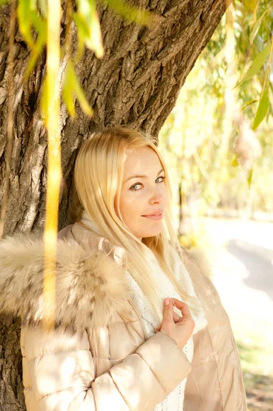 Cute Blonde Woman Portrait Looking Camera Outdoor Autumn Park — 图库照片