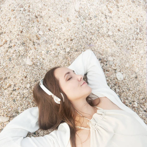 Smiling Pretty Woman Lying Sea Sand Listening Music — Stockfoto