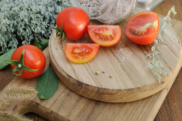 Ripe Organic Tomatoes Greens Authentic Wooden Table — Stock Photo, Image