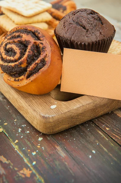 Cinnamon Bun Chocolate Muffin Vintage Style Wooden Backdrop Empty Business — Stock Photo, Image