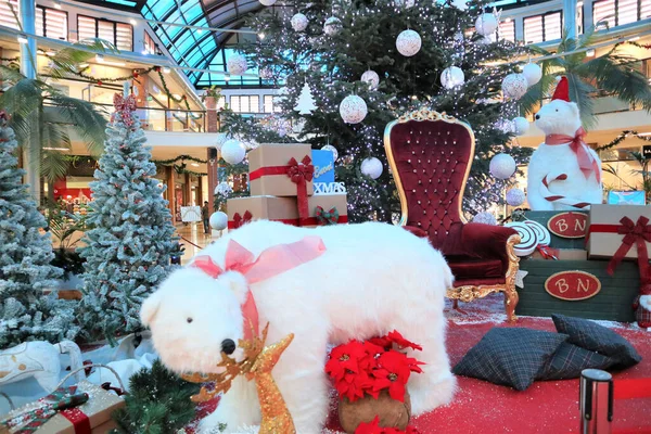 Férias Natal Loja Tem Trono Pomposo Vermelho Para Pai Natal — Fotografia de Stock